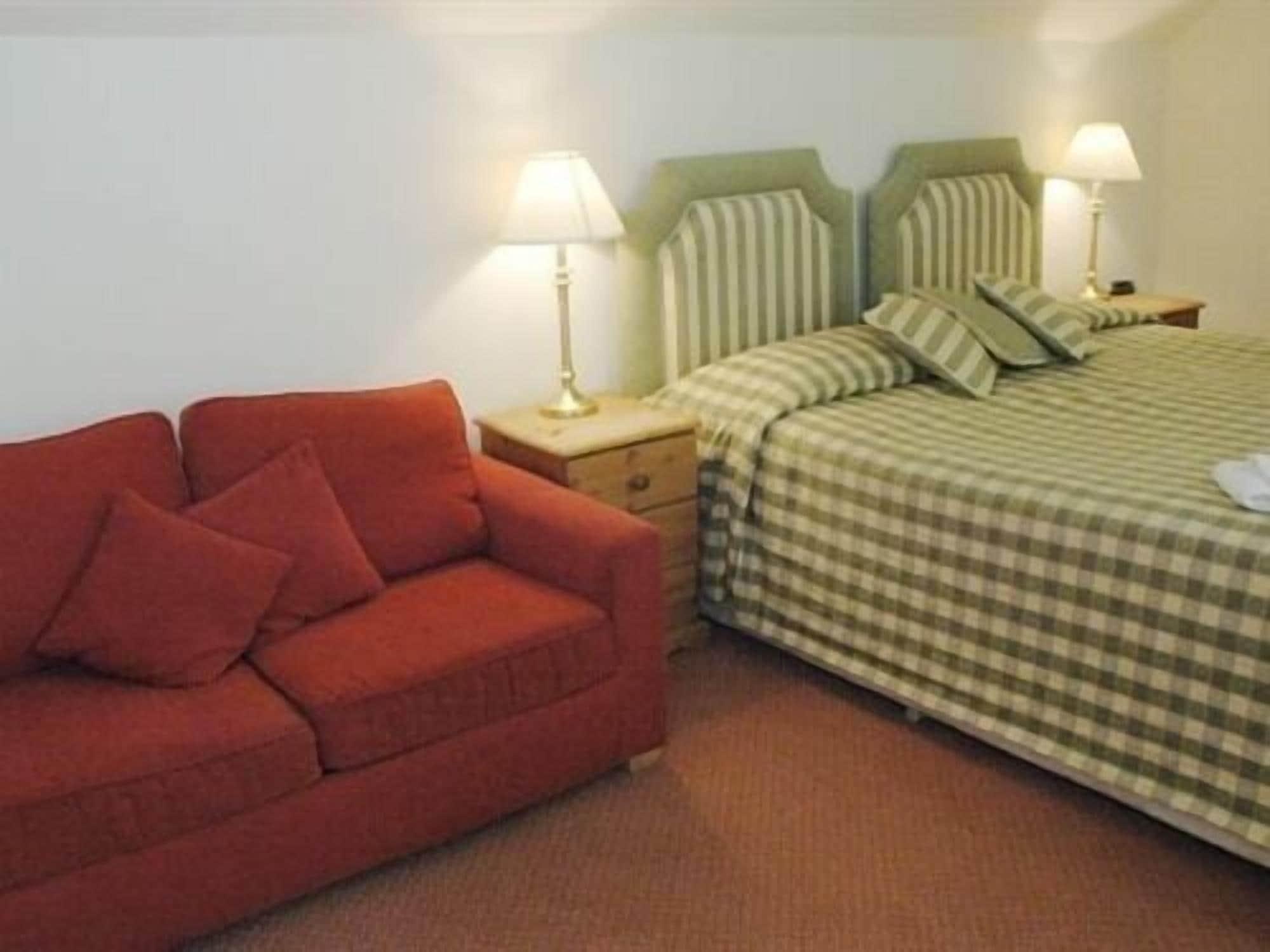 Hunters Moon Hotel Buckland Newton Exterior photo